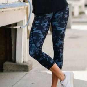Zyia Light n Tight Camo Cropped Leggings